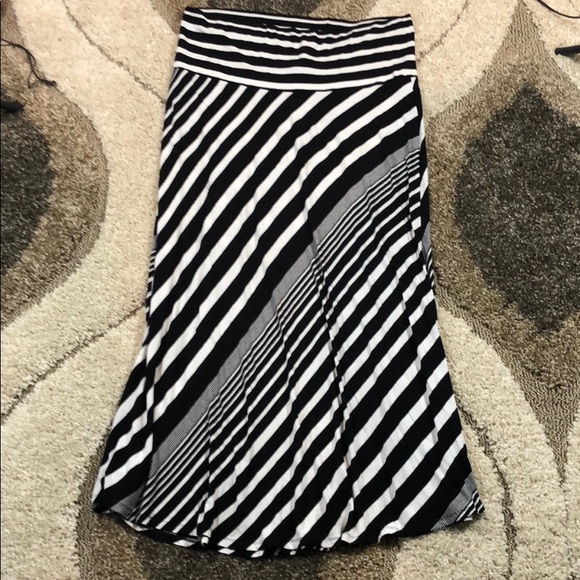 bobeau Dresses & Skirts - bobeau • A Line Foldover Waist Printed Skirt